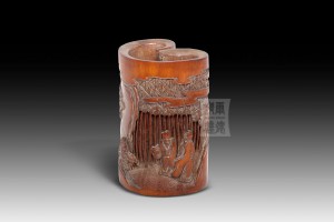 BH-028 竹雕心型筆筒  - “松竹林下棋友聚”